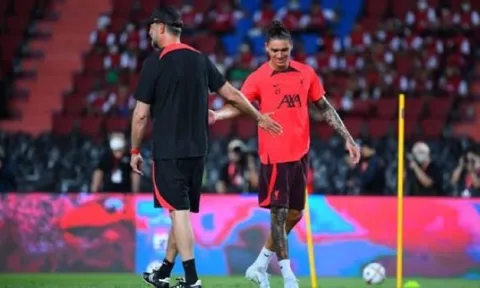 Klopp: "NHM Liverpool cũng có thể làm vậy với các chữ ký của Man Utd"