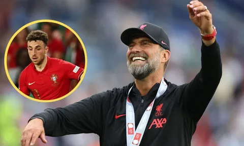 Klopp phản ứng với hợp đồng mới của Liverpool