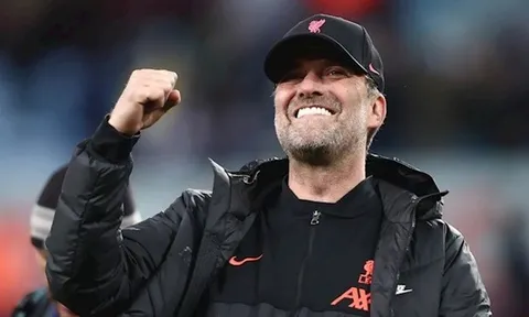 HLV đầu tiên sánh ngang thành tích của Sir Alex