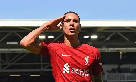 Klopp 'tiến thoái lưỡng nan' với Nunez