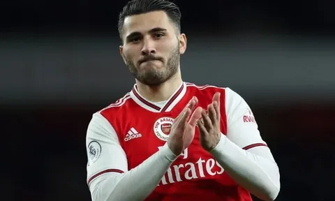 Kolasinac chính thức chia tay Arsenal