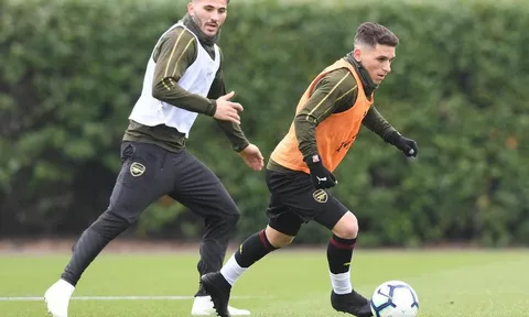Mơ "bom tấn phút chót", Arteta vội vã "lùa" bộ đôi thất sủng khỏi Emirates