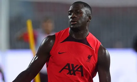 Konate: "Anh ấy là hậu vệ xuất sắc nhất thế giới"