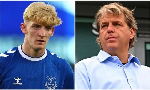 Ký bom tấn, fan Chelsea văng tục với Boehly