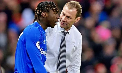 Kỳ lạ! Thần đồng nước Ý vào sân 18 phút rồi bị thay ra trước Man Utd