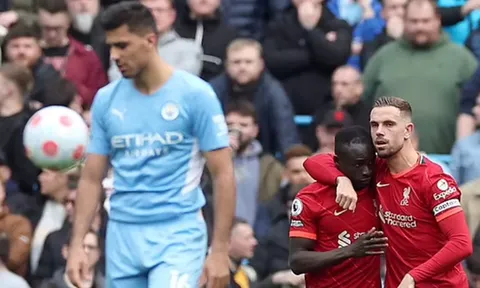 Gary Neville nhận định yếu tố giúp Liverpool chiếm lợi thế