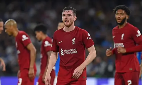 Jamie Carragher: "Đó là thứ bóng đá tự sát"