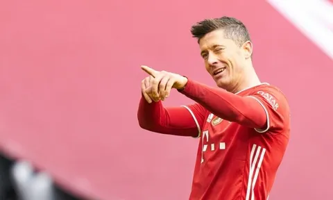 Lewandowski cân nhắc rời Bayern, đầu quân cho "Gã khổng lồ"?