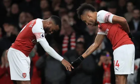 Lacazette nói một lời về việc Aubameyang gia hạn với Arsenal