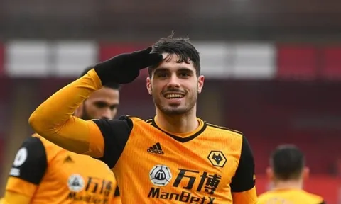 Lại tỏa sáng, Pedro Neto sắp báo "tin buồn" cho Jadon Sancho?