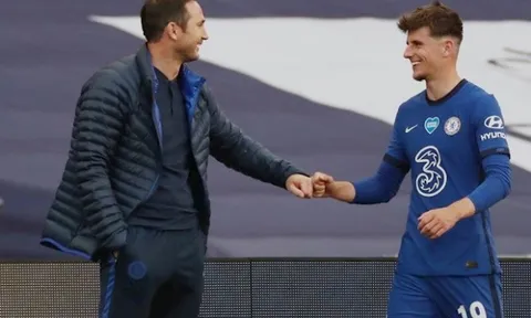 'Tôi xem cậu ấy như đội trưởng tương lai của Chelsea'