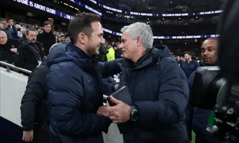 Lampard tiết lộ chuyện 'trần như nhộng' cùng Mourinho