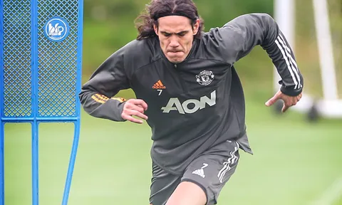 Lần đầu ra mắt M.U, El Matador phô diễn kỹ năng đáng kinh ngạc
