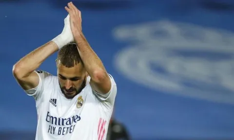 Lập cú đúp giúp Real vượt ải, Benzema phá vỡ im lặng về 1 điều