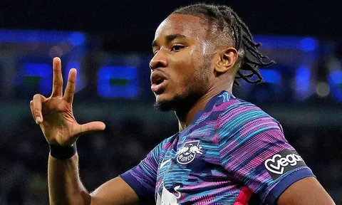Liverpool tăm tia sao nã hat-trick vào lưới Man City