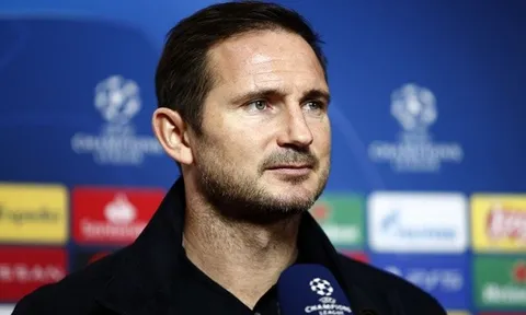 Lập poker, Giroud nói 1 câu duy nhất về Lampard