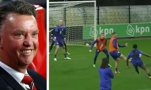 Lập siêu phẩm, sao M.U khiến Van Gaal phấn khích