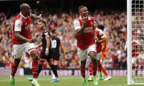 "Cậu ấy không thể ngừng ghi bàn cho Arsenal"