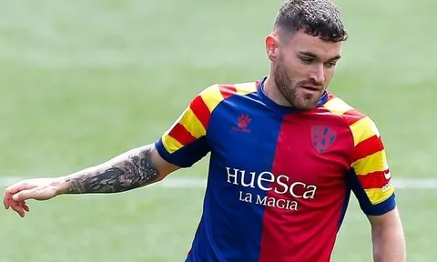 Leeds dẫn trước Atletico trên TTCN