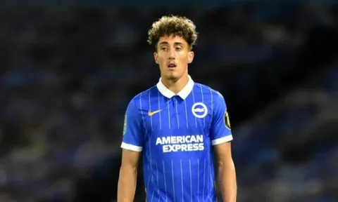 Leeds United có động thái mới, Premier League hãy "coi chừng"