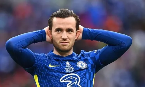 Sao Chelsea vui quá sớm, fan Leicester leo lên bàn reo hò hả hê