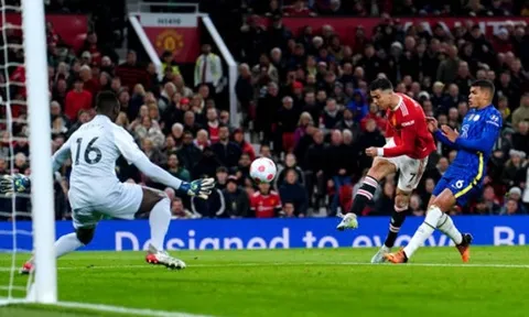 Lép vế toàn diện, Ronaldo giữ lại 1 điểm cho Man Utd
