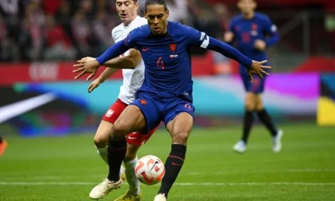 Lewandowski bất lực trước Van Dijk