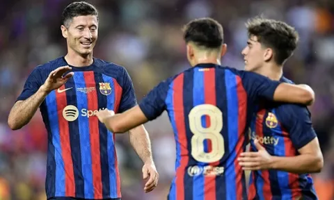 Lewandowski ghi bàn và kiến tạo trong trận thắng 6-0 của Barca
