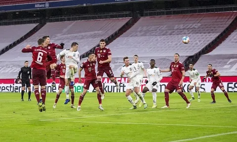 Lewandowski lập công, Bayern vẫn ôm hận trước M’gladbach
