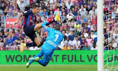 Lewandowski lập cú đúp, Barca thắng dễ trên sân nhà