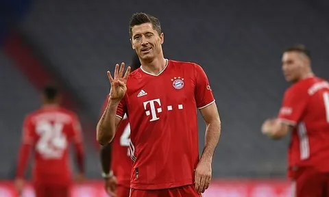 Lewandowski lập poker, Bayern thắng Hertha Berlin trong trận cầu siêu kịch tính
