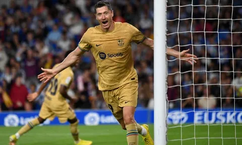 Lewandowski nổ cú đúp, Barca có thắng lợi đầu tay