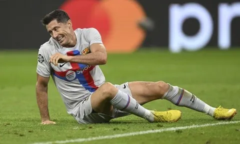 Lewandowski nói 4 từ sau thất bại trước Bayern
