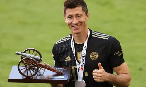 Lewandowski phá vỡ kỷ lục tồn tại 49 năm của Bundesliga