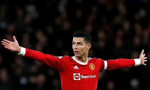 Lewandowski ra đi, giám đốc Bayern lên tiếng vụ Ronaldo