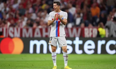 Lewandowski vô duyên, đồng đội lên tiếng bênh vực