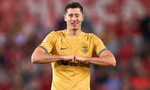 Lewandowski xử lý đẳng cấp, Barca chiếm ngôi đầu La Liga