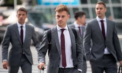 Liên tiếp nhận tin không vui, đây là thái độ của Bayern khi ra sân bay đến Hy Lạp