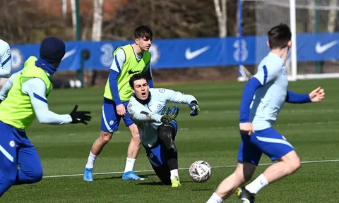 Liên tục dự bị, lộ thái độ của Kepa trên sân tập Chelsea