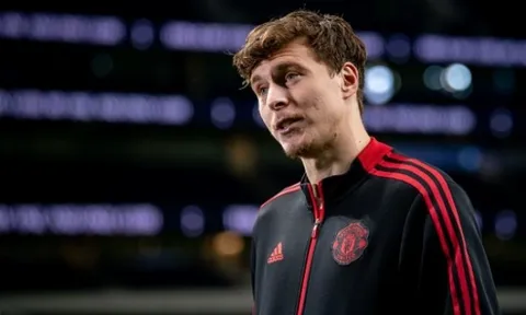 Victor Lindelof: "Tôi đang cố gắng giúp đỡ cậu ấy bằng mọi cách có thể"