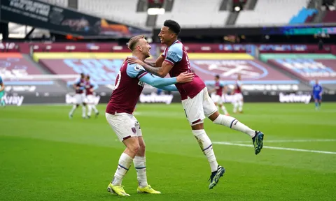 Lingard bùng nổ dữ dội, lập cú đúp hủy diệt Leicester City