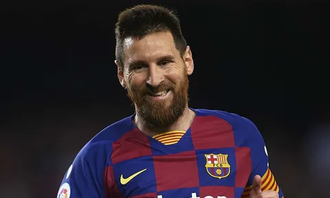 NÓNG! Lập siêu phẩm sút phạt, Messi cán cột mốc khiến fan trầm trồ