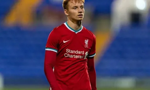 Thần đồng Liverpool thành hàng hot trên TTCN