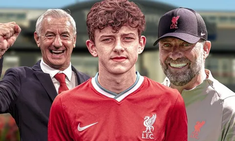 Liverpool ký hợp đồng 5 năm với cháu trai huyền thoại