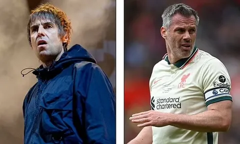Liverpool mất cúp, Carragher chọc nguấy Man City