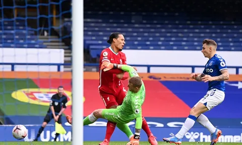 Liverpool mất Van Dijk, đối thủ nói gì?