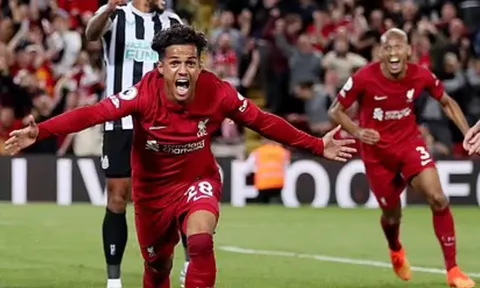 Liverpool ngược dòng; Man City thắng đậm; Tottenham chia điểm ở vòng 5 EPL