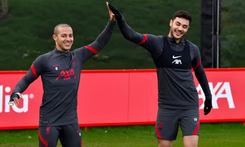 Liverpool tập bài lạ, Thiago tìm ra đối tác ăn ý mới