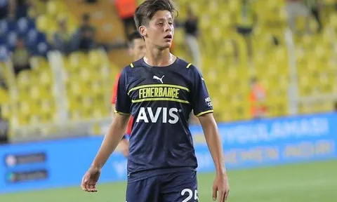 Liverpool theo dõi Ozil 2.0
