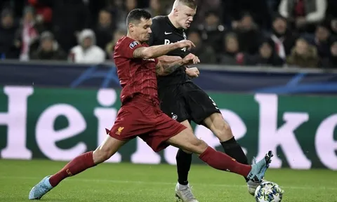 Liverpool thi đấu, người Man Utd xuất hiện để làm gì?